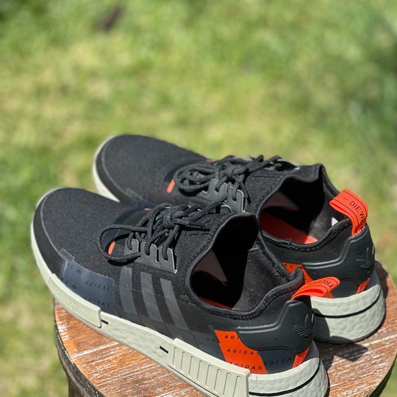 Adidas NMD R1 Size 11.5 Core Black/ Solar Red - Picture 7 of 7
